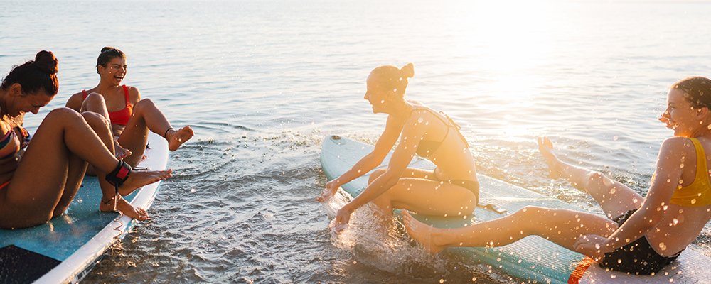tablas de paddle surf en la arena