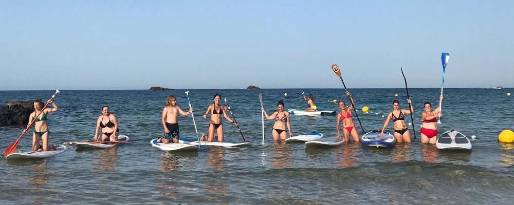 people raising the paddles in sup classes
